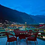 Vista Resort Near Mall Road Manali - Centrally Heated & Air Cooled